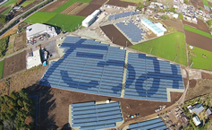 場所：千葉県　太陽電池モジュール設置場所：陸上設置　発電出力（太陽電池モジュール）：4,080kW　発電出力（パワーコンディショナ）：3,168kW（三相9.9kW×320台）